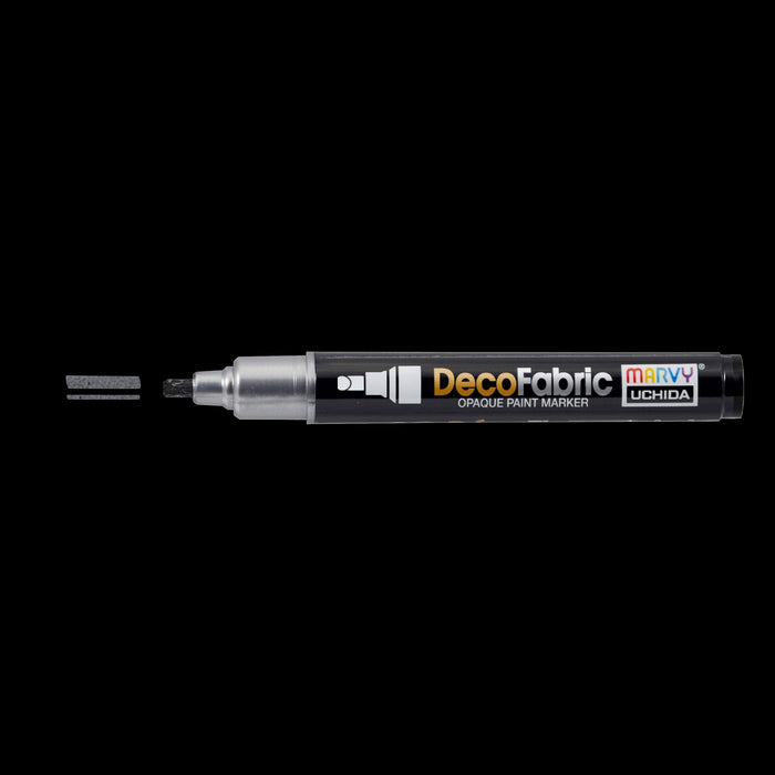 Decofabric marker pearl black with cap off and color lines at tip with black background